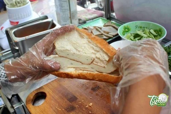bánh mì chả cá Nha Trang