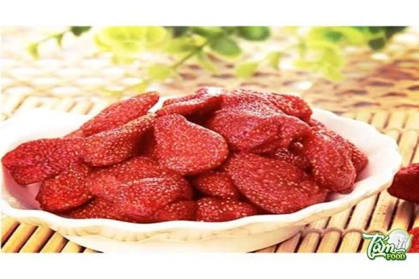 mứt dâu tây
