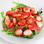 Cách làm salad dâu tây tưCách làm salad dâu tây tươi ngon cho mùa hèơi ngon cho mùa hè