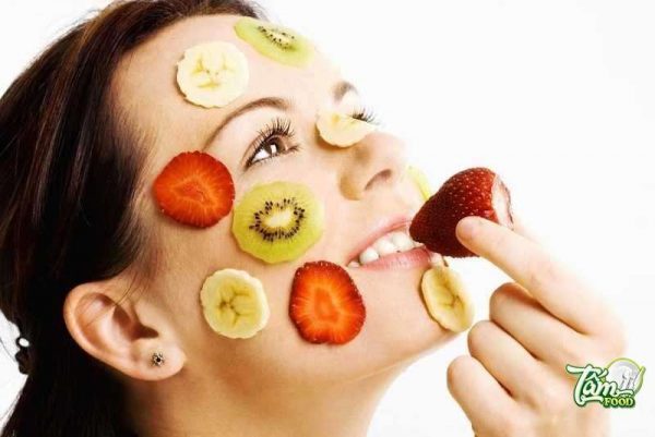 cách làm mặt nạ dâu tây trị mụn